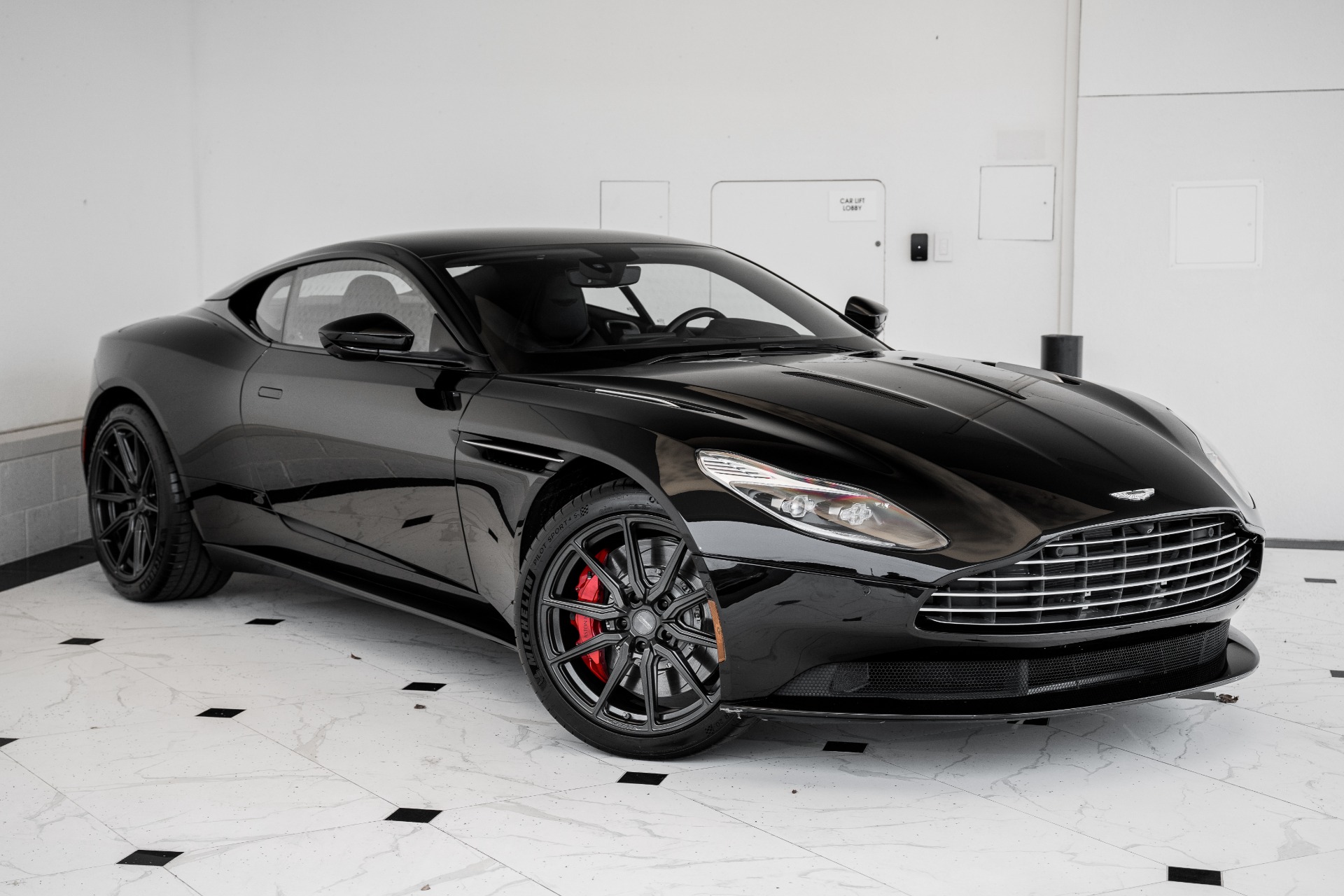 暗所保管・極美品✨autoart Aston Martin V12 AUTOart 1/18 Aston Martin V12 Vantage 2010 Undisplayed w/Box