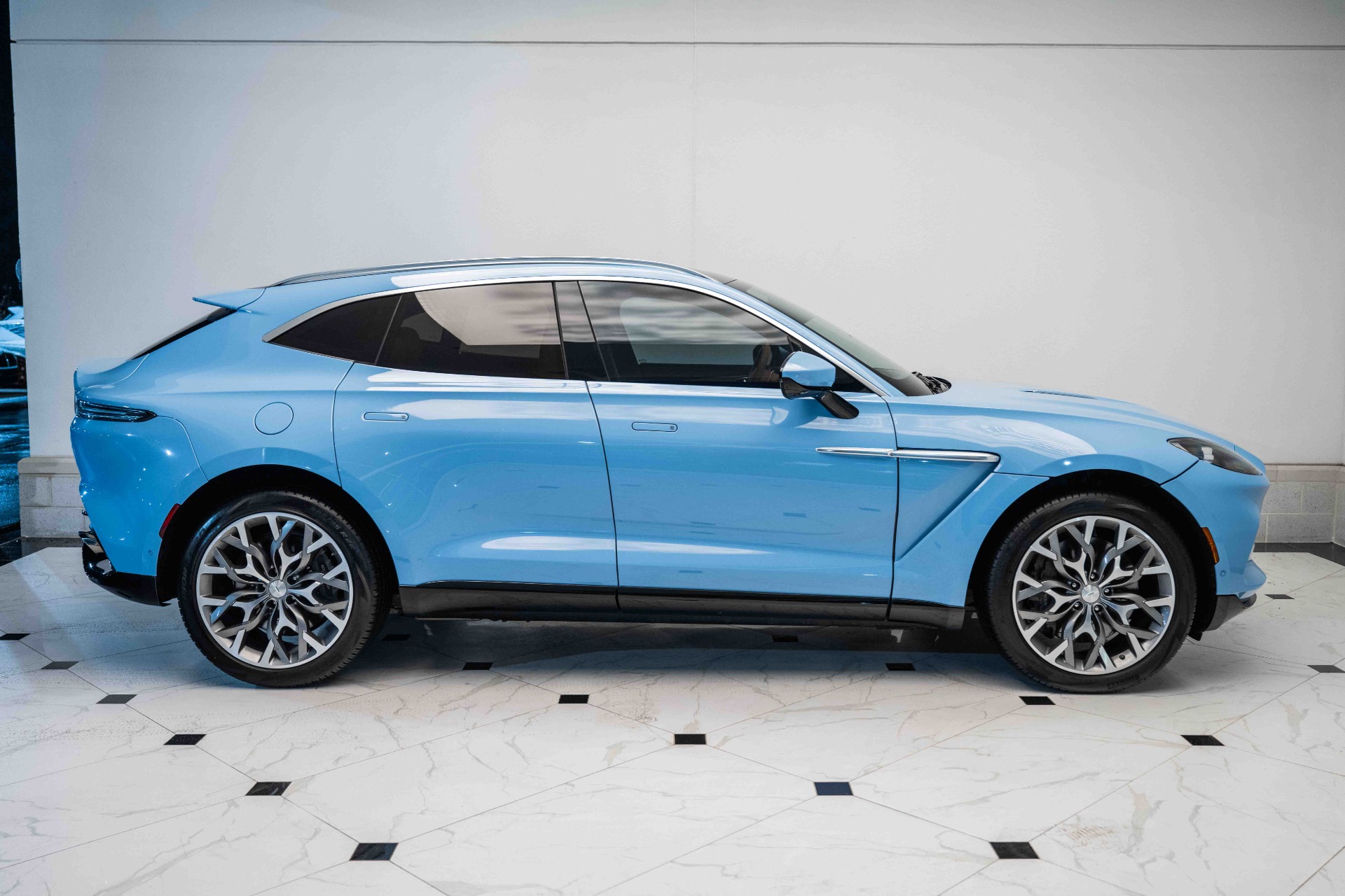 Used 2021 Aston Martin DBX 550 For Sale (Sold) | Exclusive