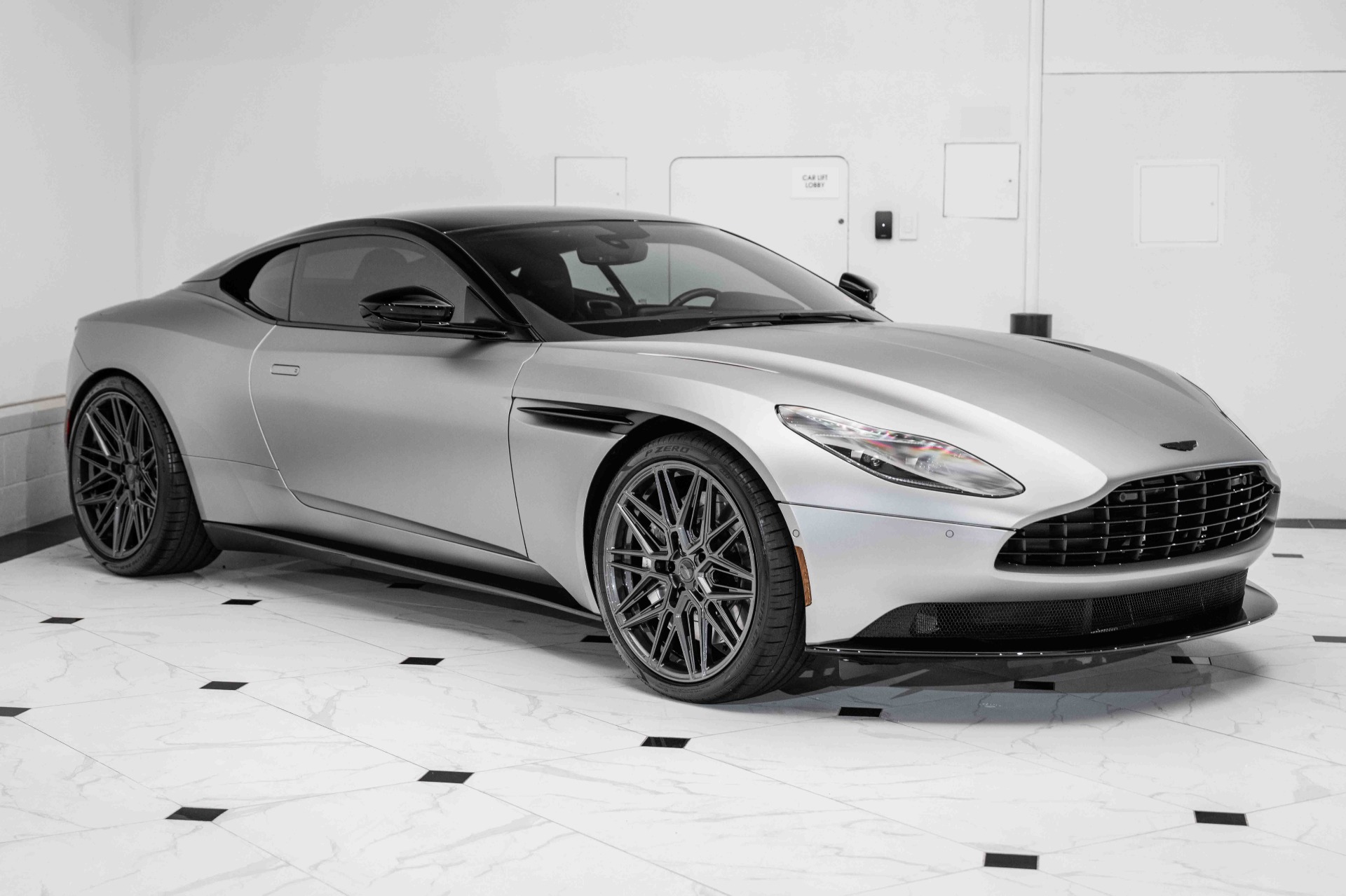 送料無料特集 | 激安の新品・型落ち・アウトレット COUPE V8 DB11 Martin Aston 2023 Used For ($194,695 Sale シューズ