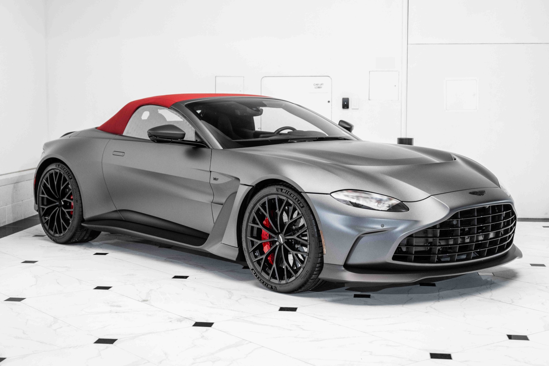 ミニカー ASTON MARTIN V12 VANQUISH Carrera 25487 Aston Martin V12 Vanquish . Limited Edition