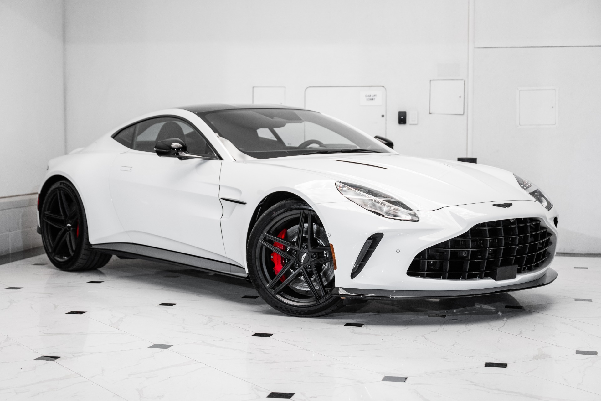新車外し　Aston Martin Vantage Display Unit New 2025 Aston Martin Vantage For Sale | Exclusive Automotive