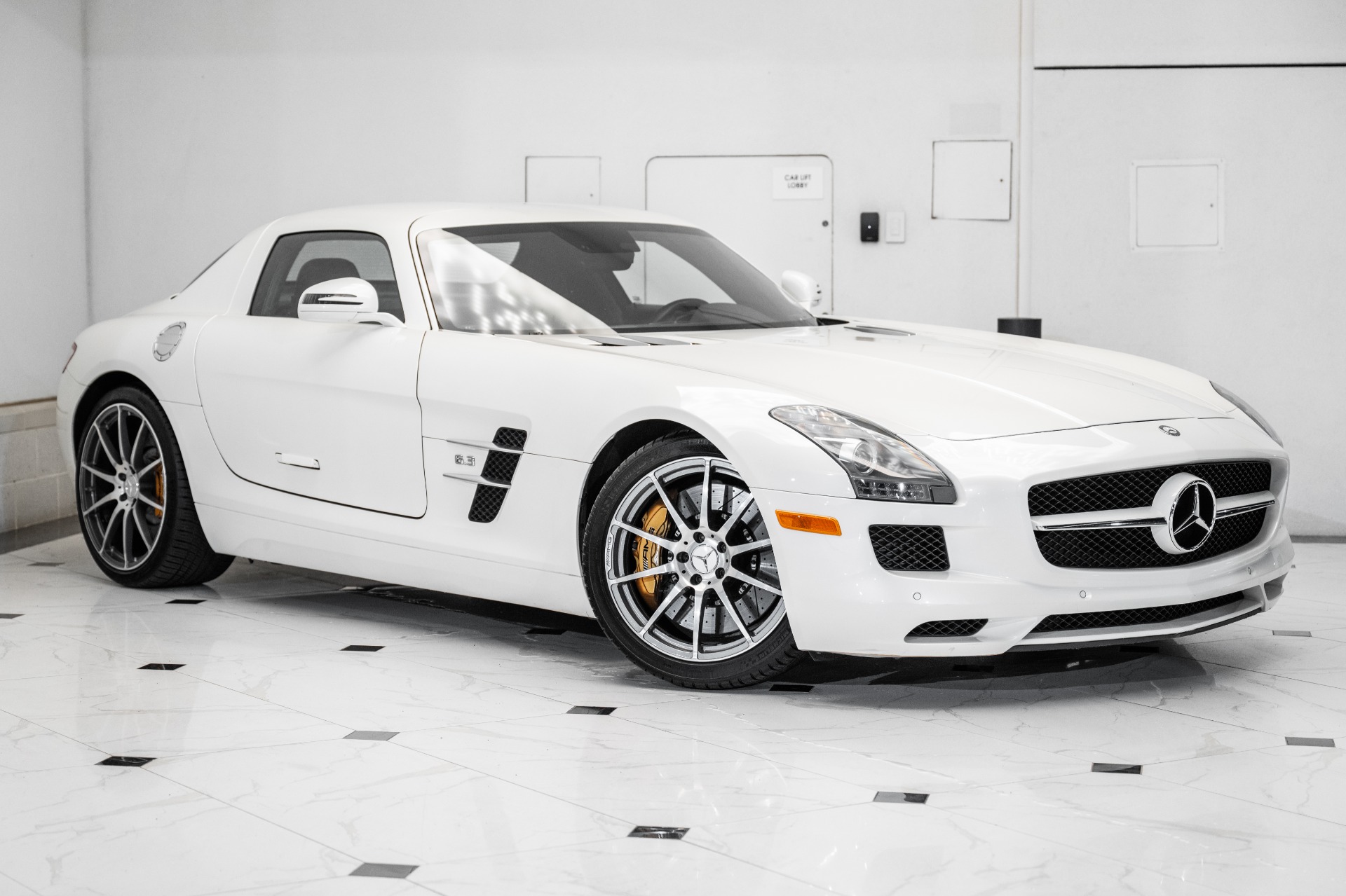 Mercedes SLS AMG ホワイト SLS AMG（メルセデス・ベンツ）クーペ マットホワイト