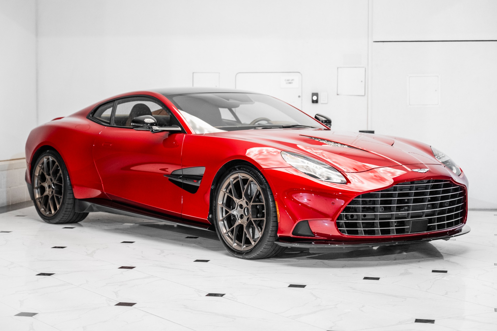 Used 2025 Aston Martin Vanquish For Sale ($462,995) | Exclusive